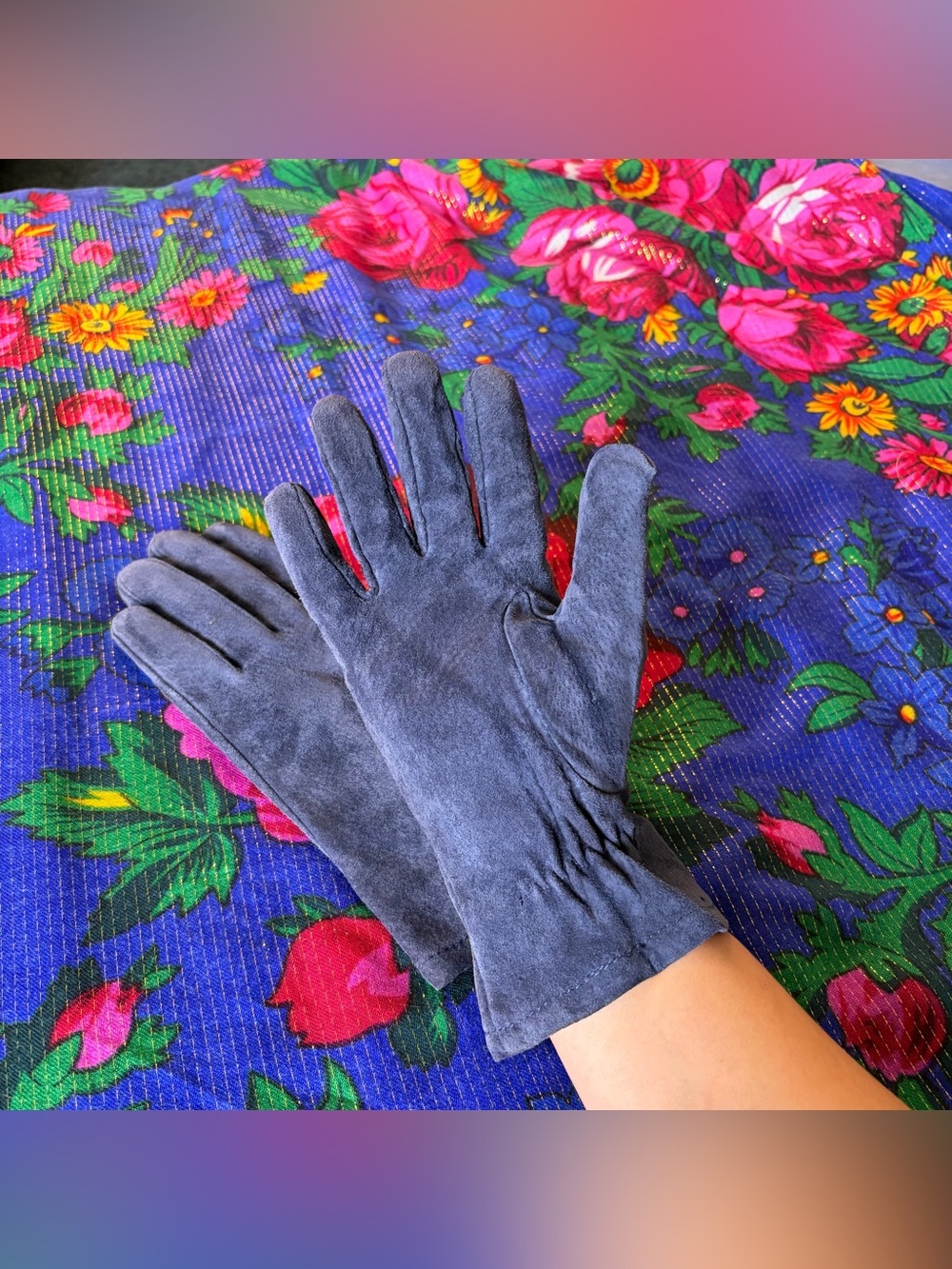 VINTAGE BLUE SUEDE GLOVES
